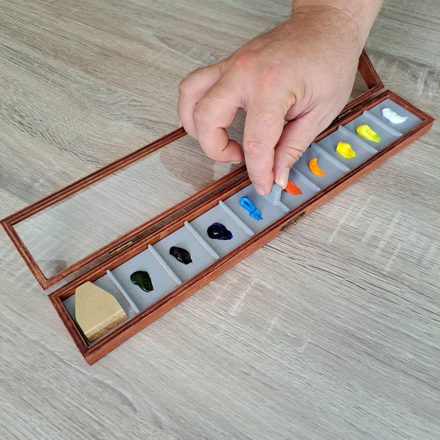 Palette case for oil paints for 9 colors, best palette case suitable for transporting oil paints to plein air, box for oil paints