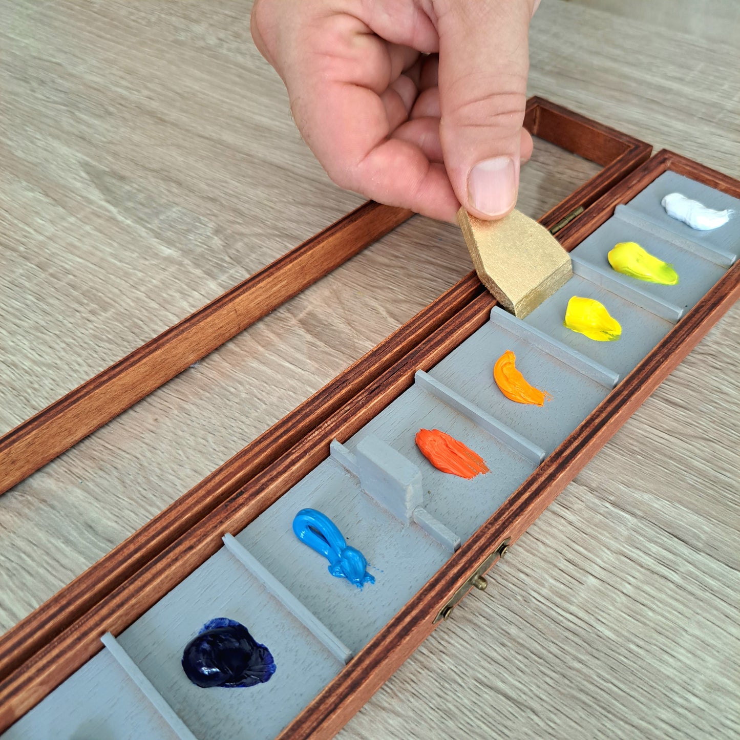 Palette case for oil paints for 9 colors, best palette case suitable for transporting oil paints to plein air, box for oil paints