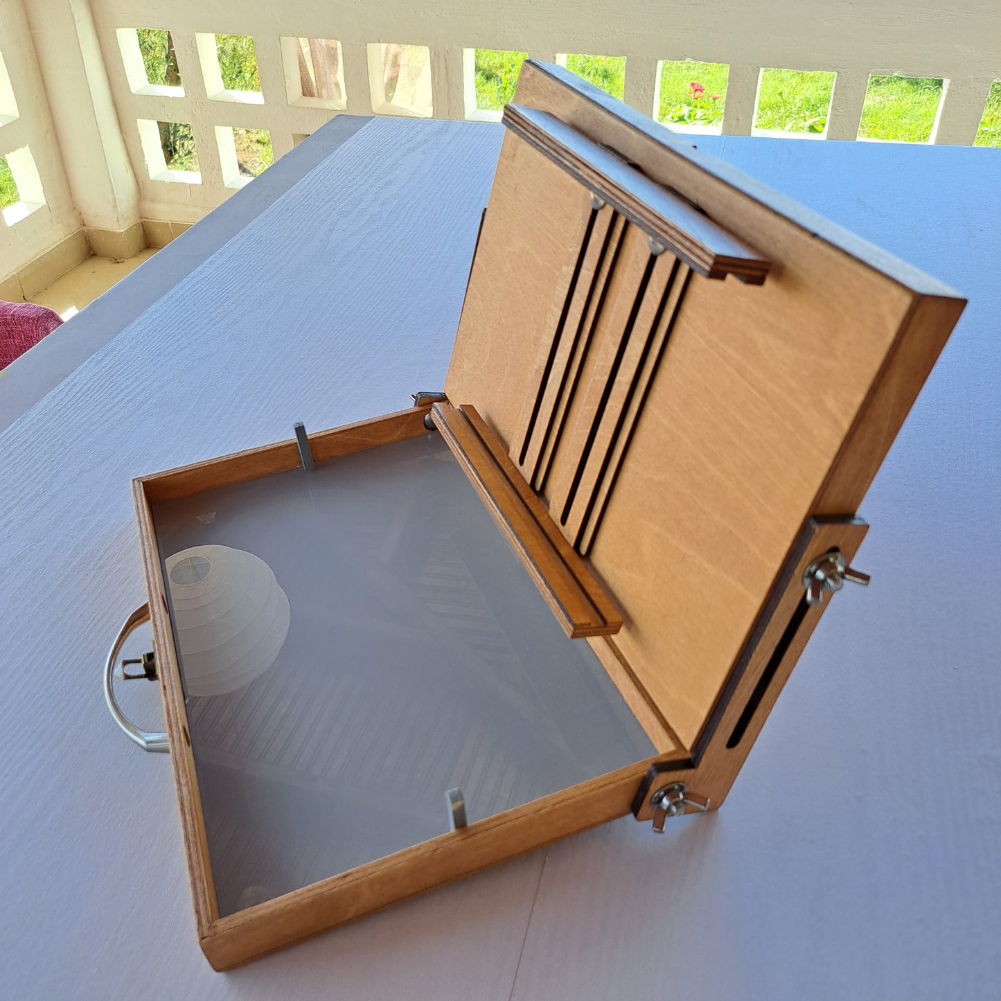 Pochade box for PLEIN AIR painting, outdoor & portable artist easel, lightweight box for oil paints, M size grey Palette