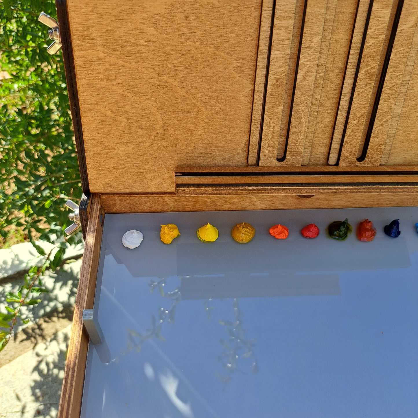 Pochade box for PLEIN AIR painting, outdoor & portable artist easel, lightweight box for oil paints, M size grey Palette