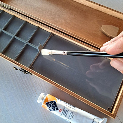 Freezable pallet case with space for mixing paints, 2 in 1 wood case for oil paints, Plein Air Travel Palette