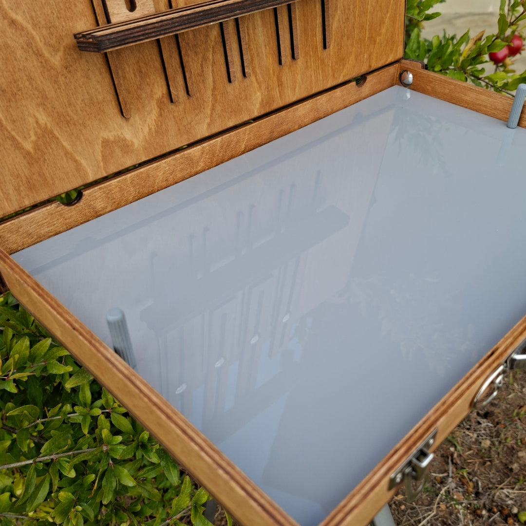 L-Size Pochade Box – Lightweight Plein Air Painting Easel with Grey Mixing Palette